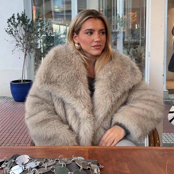 K Casual Women's Thick Faux Fur oversized Collar Jacket - Picture 5 of 11